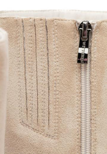 Высокие сапоги