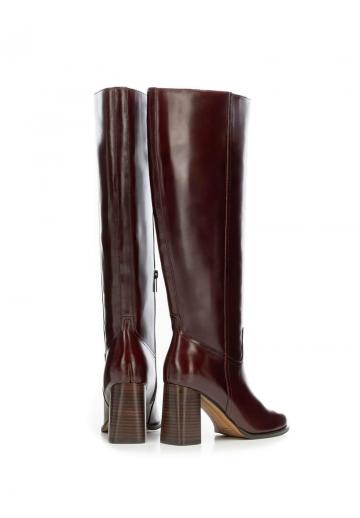 Высокие сапоги