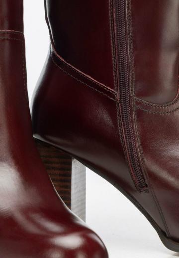 Высокие сапоги