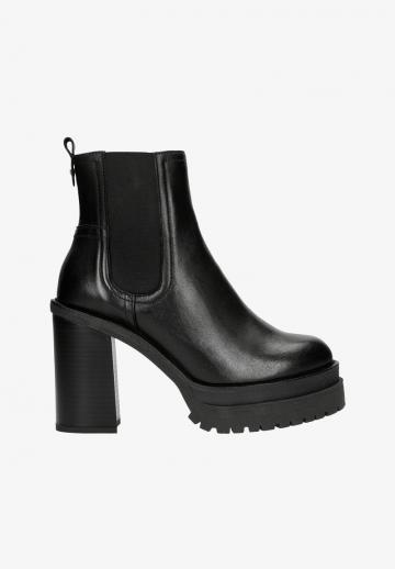 Полусапожки на высоком каблуке