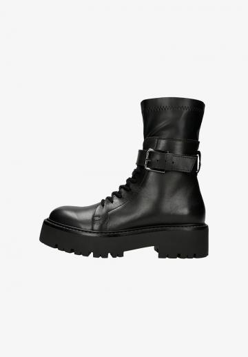 Ботинки на шнуровке