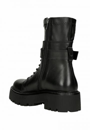 Ботинки на шнуровке