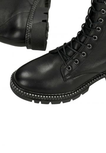 Ботинки на шнуровке