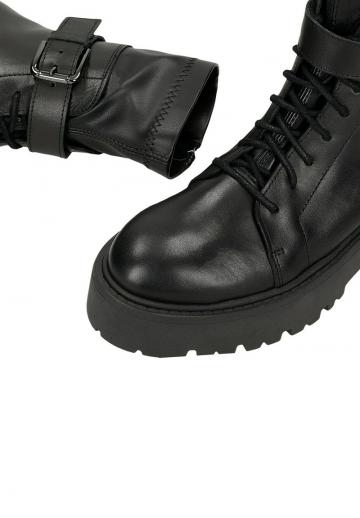 Ботинки на шнуровке