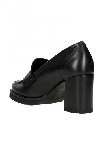 Туфли с высоким носом