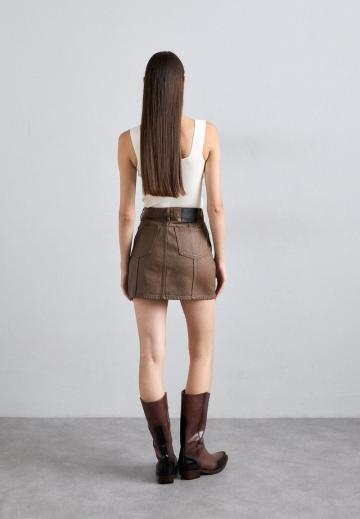 Юбка с накладными карманами