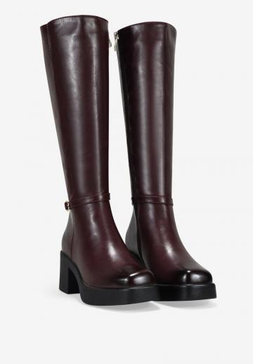 Высокие сапоги