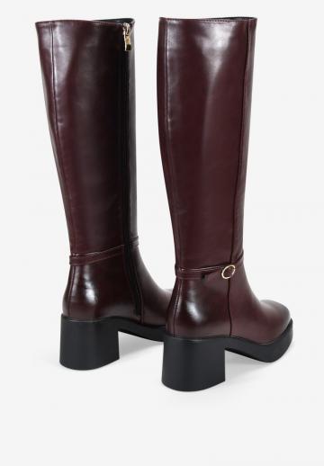 Высокие сапоги