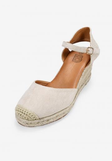 Туфли на танкетке