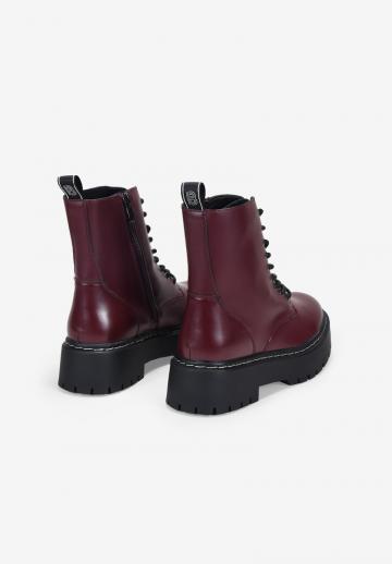 Ботинки на шнуровке