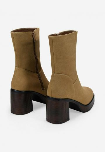 Высокие сапоги