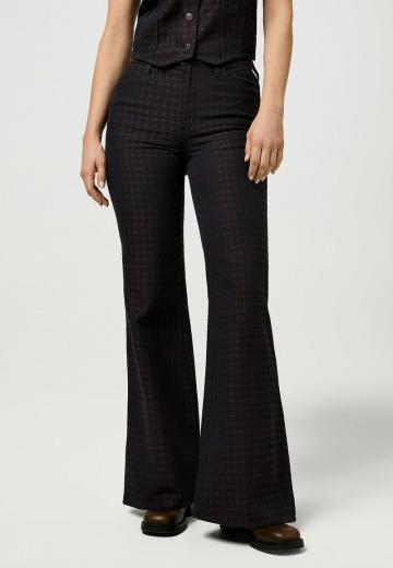 Клешеные джинсы