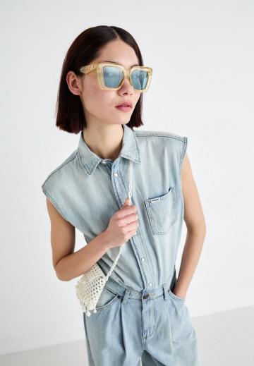 Джинсовая жилетка