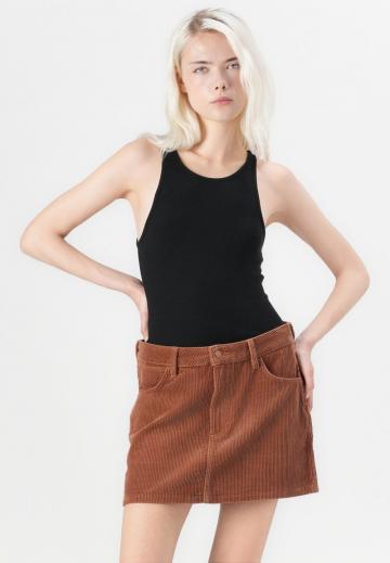 Юбка с накладными карманами