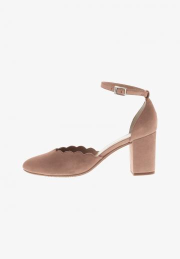 Туфли с ремешком