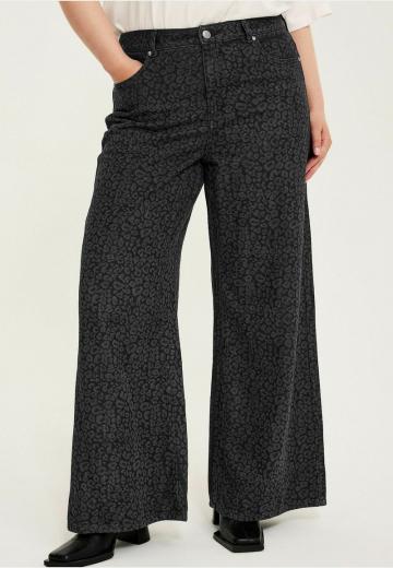 Клешеные джинсы