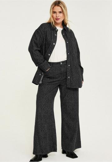 Клешеные джинсы