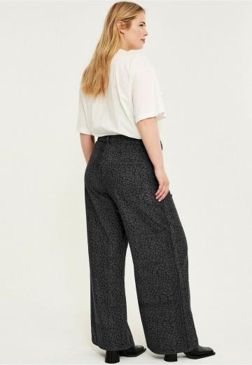 Клешеные джинсы