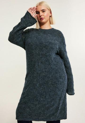 Вязаное платье