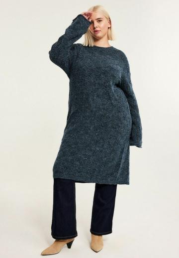 Вязаное платье