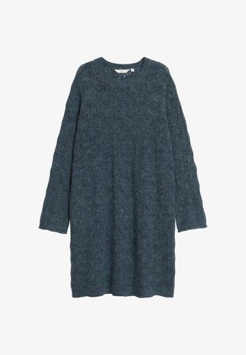 Вязаное платье