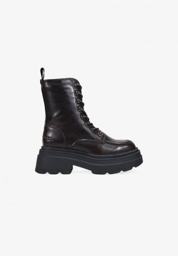 Ботинки на шнуровке