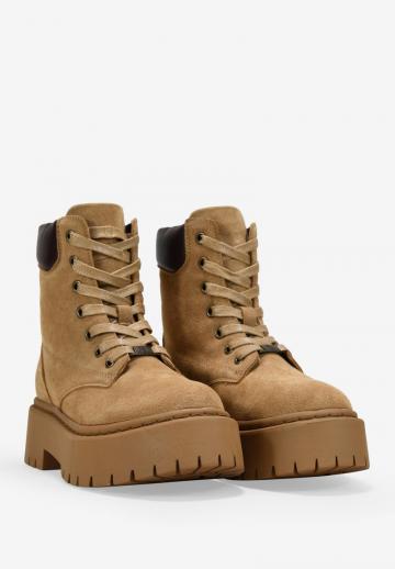 Ботинки на шнуровке