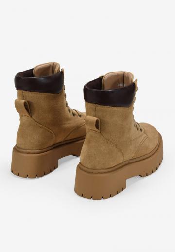 Ботинки на шнуровке