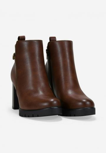 Высокие сапоги