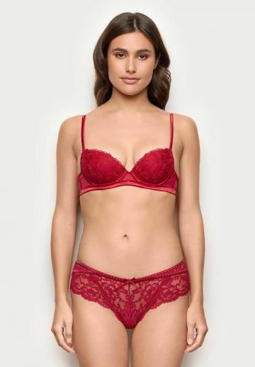 Трусы на бедрах