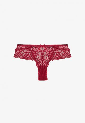 Трусы на бедрах