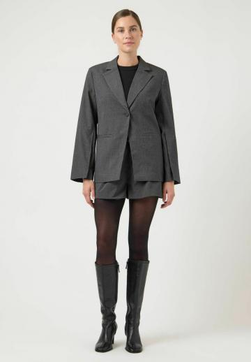 Короткое пальто