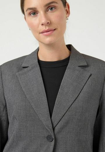 Короткое пальто