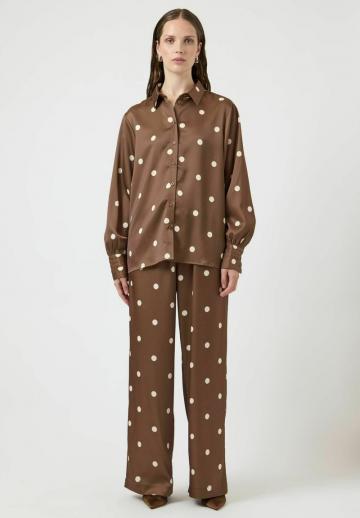 Атласная блузка