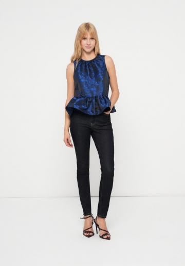 Блузка без рукавов
