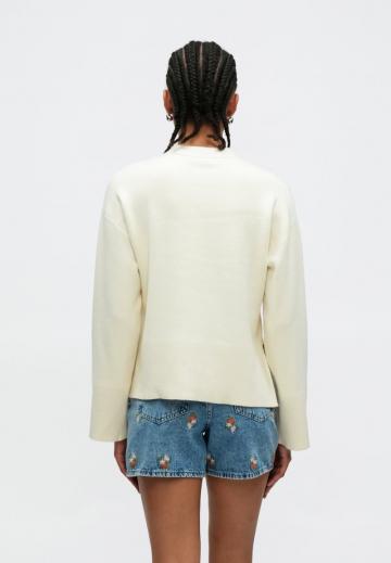 Пуловер в полоску