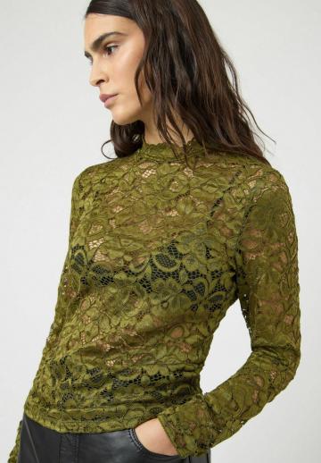 Кружевная блузка
