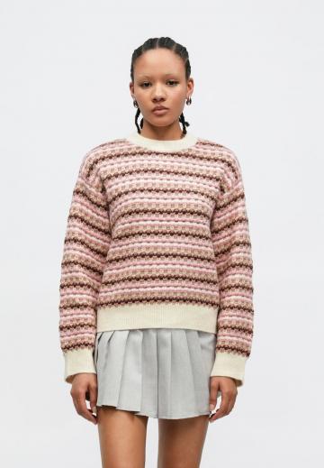 Пуловер в полоску