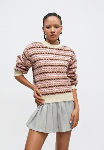 Пуловер в полоску