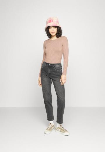 Свободные джинсы