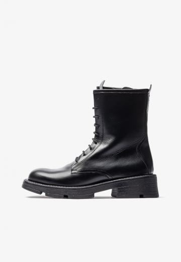 Ботинки на шнуровке