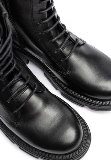 Ботинки на шнуровке