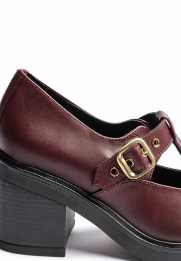 Туфли с высоким носом