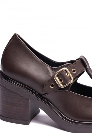 Туфли с высоким носом