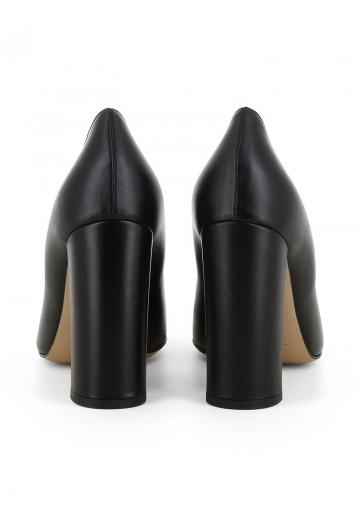 Туфли на высоком каблуке