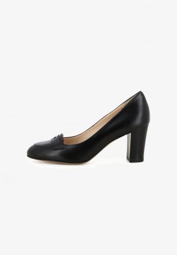 Туфли с высоким носом