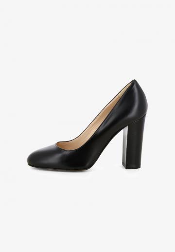 Туфли с высоким носом