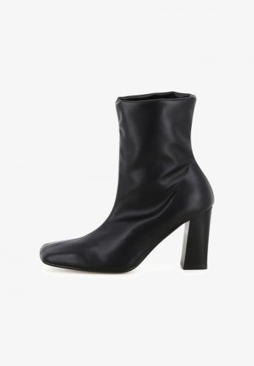 Полусапожки на высоком каблуке