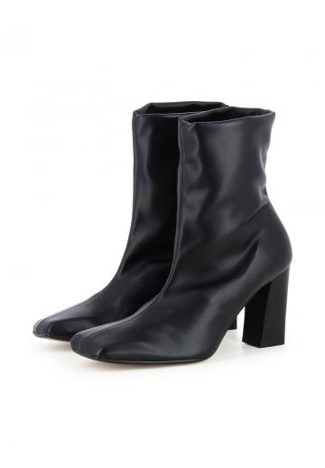 Полусапожки на высоком каблуке