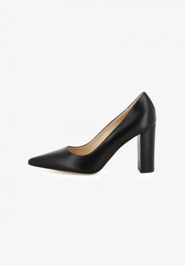 Туфли с высоким носом